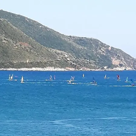 Maistros Seafront Pondi